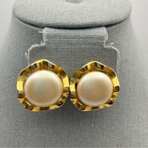 Vintage Marvella Gold Tone Ribbon Round Faux Pearl Clip On Earrings